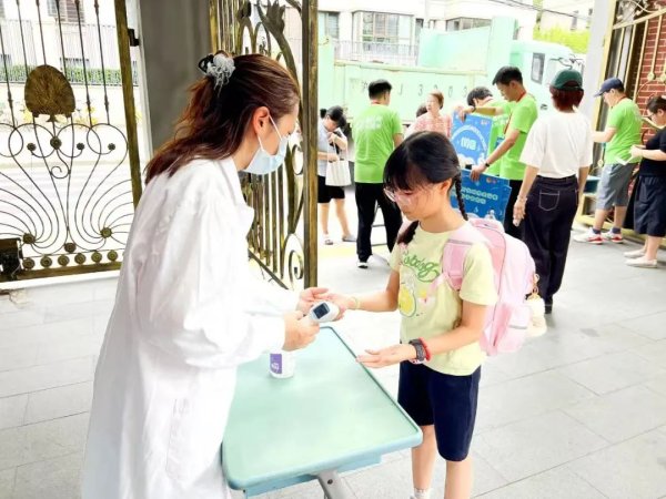 方舟配资 爱心护航、暖心相伴！普陀暑托班的守护暖到心坎里