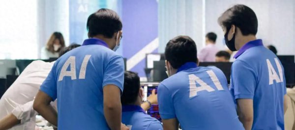 旭胜配资 拥抱AI，其实是在拥抱一个不完美的伙伴