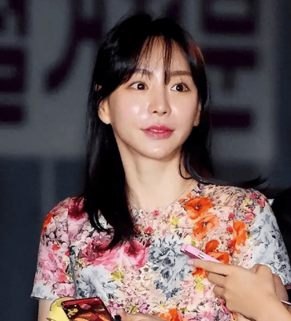 聚美策略 朴有天前女友黄荷娜近况曝光 目前住在柬埔寨金边